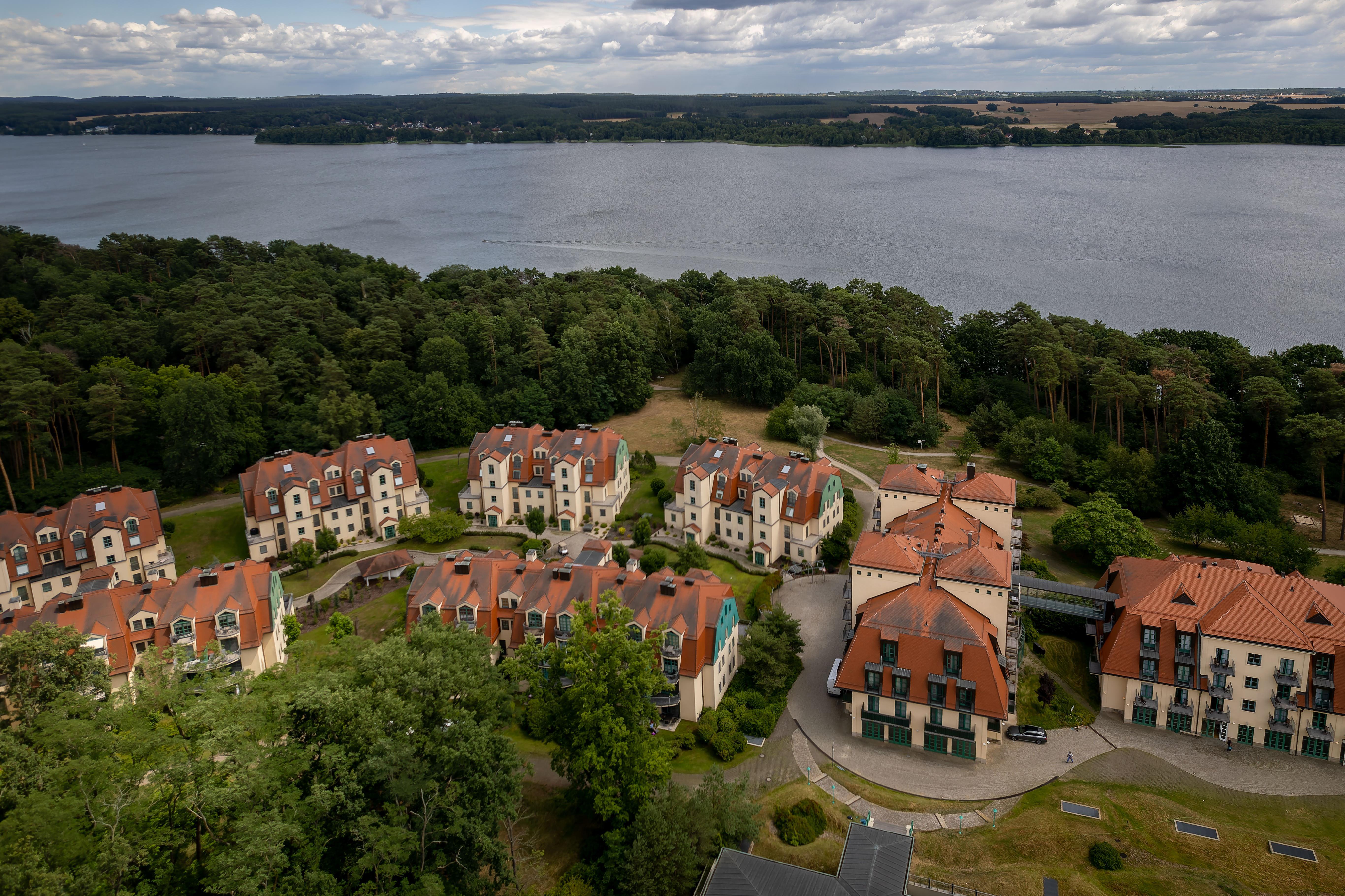 Precise Resort Бад-Заров Экстерьер фото Aerial view of the town