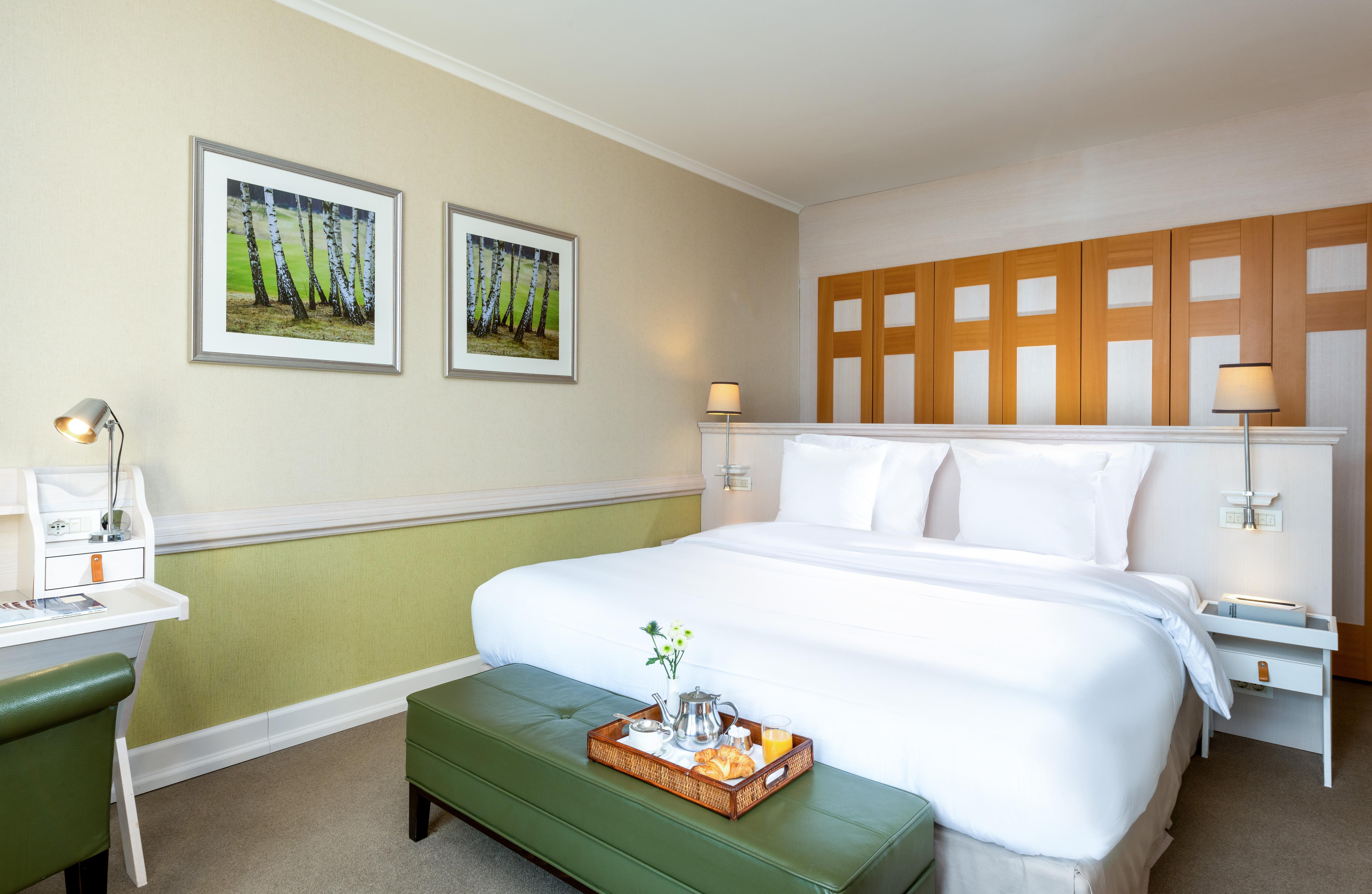 Precise Resort Бад-Заров Экстерьер фото A bedroom at the hotel